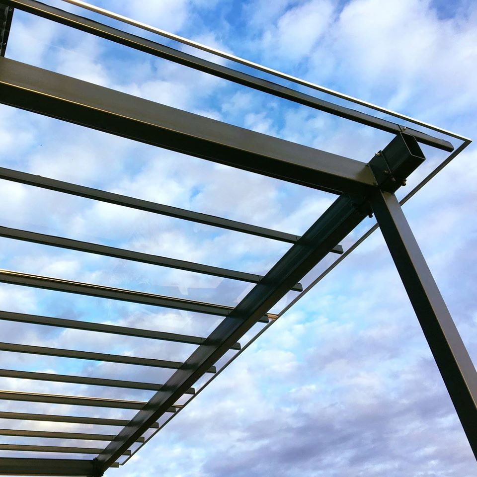 polikarbonatno steklo